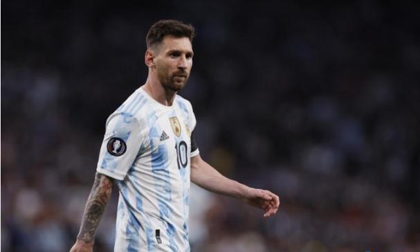 张云雷再次接受媒体采访，自我介绍去掉